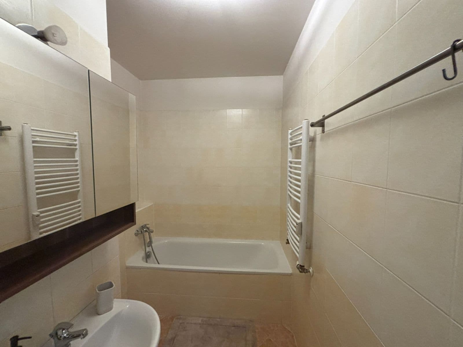 Prenájom bytu 1-izbový 37 m², Podkovářská, Praha, Praha Prenájom bytu 1-izbový 37 m², Podkovářská, Praha, Praha
