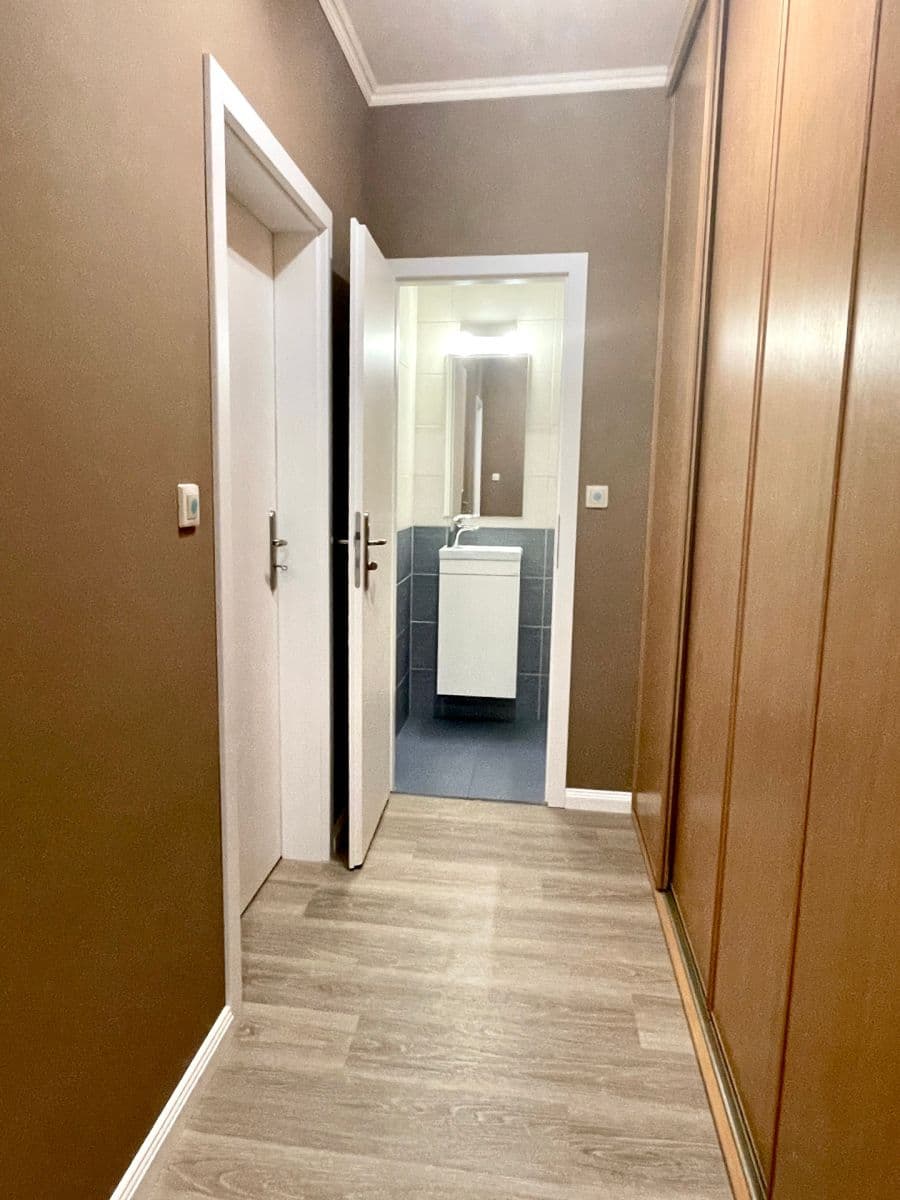 Predaj bytu 4-izbový 96 m², Zbrojnická, Karlovy Vary, Karlovarský kraj Predaj bytu 4-izbový 96 m², Zbrojnická, Karlovy Vary, Karlovarský kraj