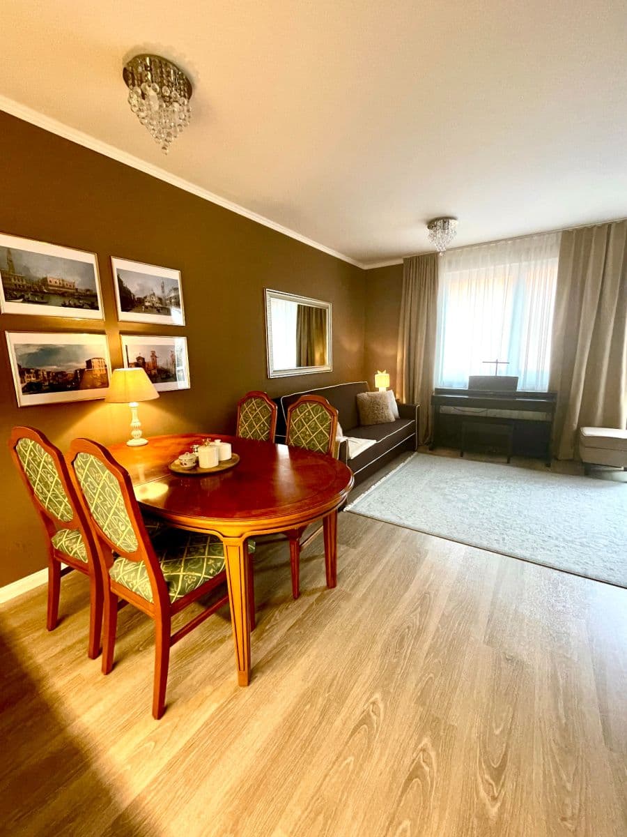 Predaj bytu 4-izbový 96 m², Zbrojnická, Karlovy Vary, Karlovarský kraj Predaj bytu 4-izbový 96 m², Zbrojnická, Karlovy Vary, Karlovarský kraj
