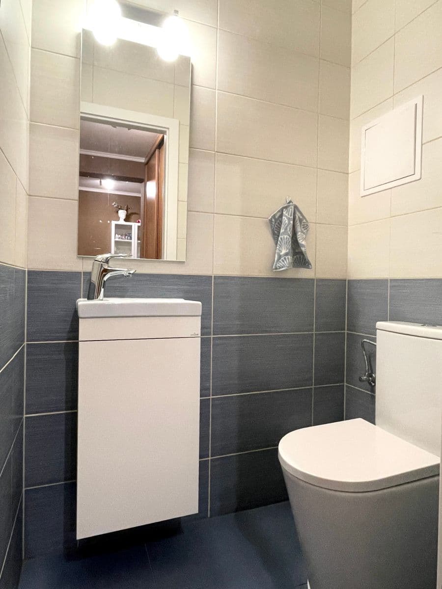 Predaj bytu 4-izbový 96 m², Zbrojnická, Karlovy Vary, Karlovarský kraj Predaj bytu 4-izbový 96 m², Zbrojnická, Karlovy Vary, Karlovarský kraj