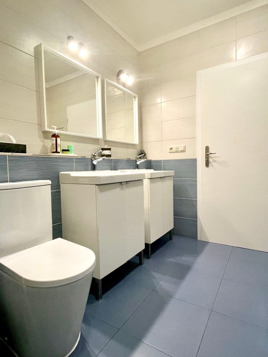 Predaj bytu 4-izbový 96 m², Zbrojnická, Karlovy Vary, Karlovarský kraj Predaj bytu 4-izbový 96 m², Zbrojnická, Karlovy Vary, Karlovarský kraj