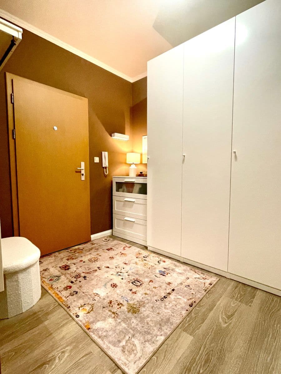 Predaj bytu 4-izbový 96 m², Zbrojnická, Karlovy Vary, Karlovarský kraj Predaj bytu 4-izbový 96 m², Zbrojnická, Karlovy Vary, Karlovarský kraj
