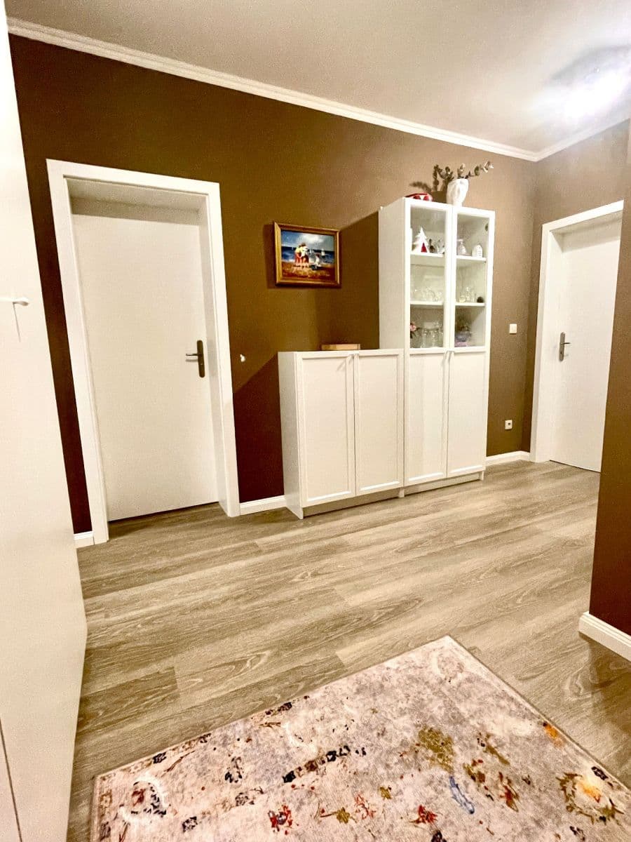 Predaj bytu 4-izbový 96 m², Zbrojnická, Karlovy Vary, Karlovarský kraj Predaj bytu 4-izbový 96 m², Zbrojnická, Karlovy Vary, Karlovarský kraj