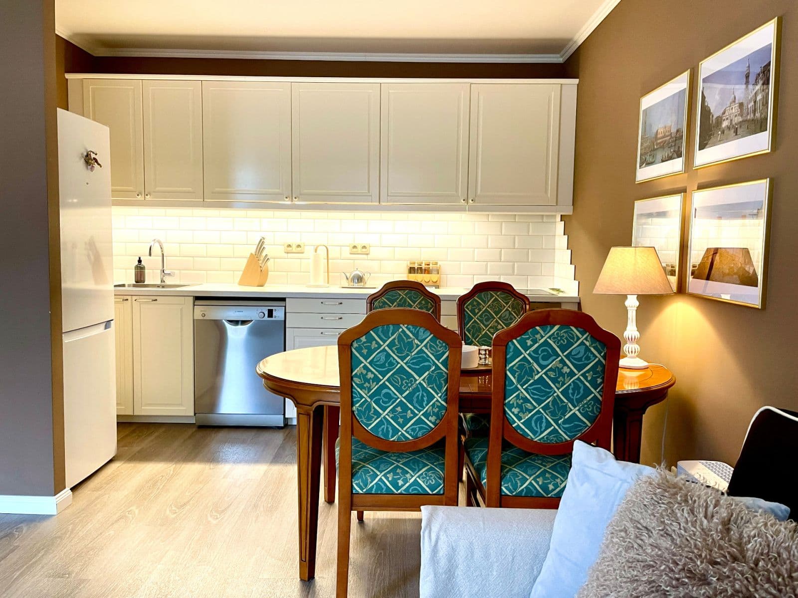 Predaj bytu 4-izbový 96 m², Zbrojnická, Karlovy Vary, Karlovarský kraj Predaj bytu 4-izbový 96 m², Zbrojnická, Karlovy Vary, Karlovarský kraj