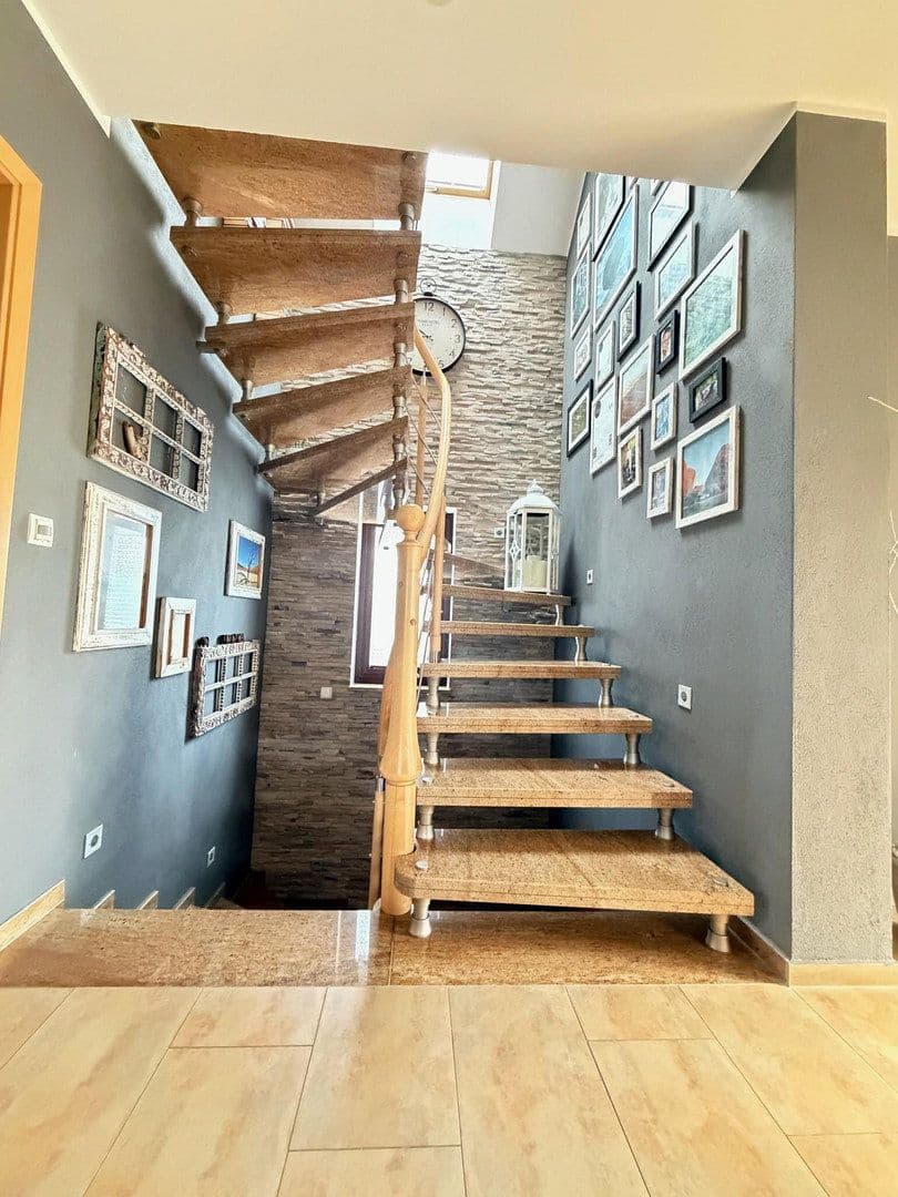 Predaj domu 265 m², pozemok 1.000 m², Žitava, Sasko Predaj domu 265 m², pozemok 1.000 m², Žitava, Sasko