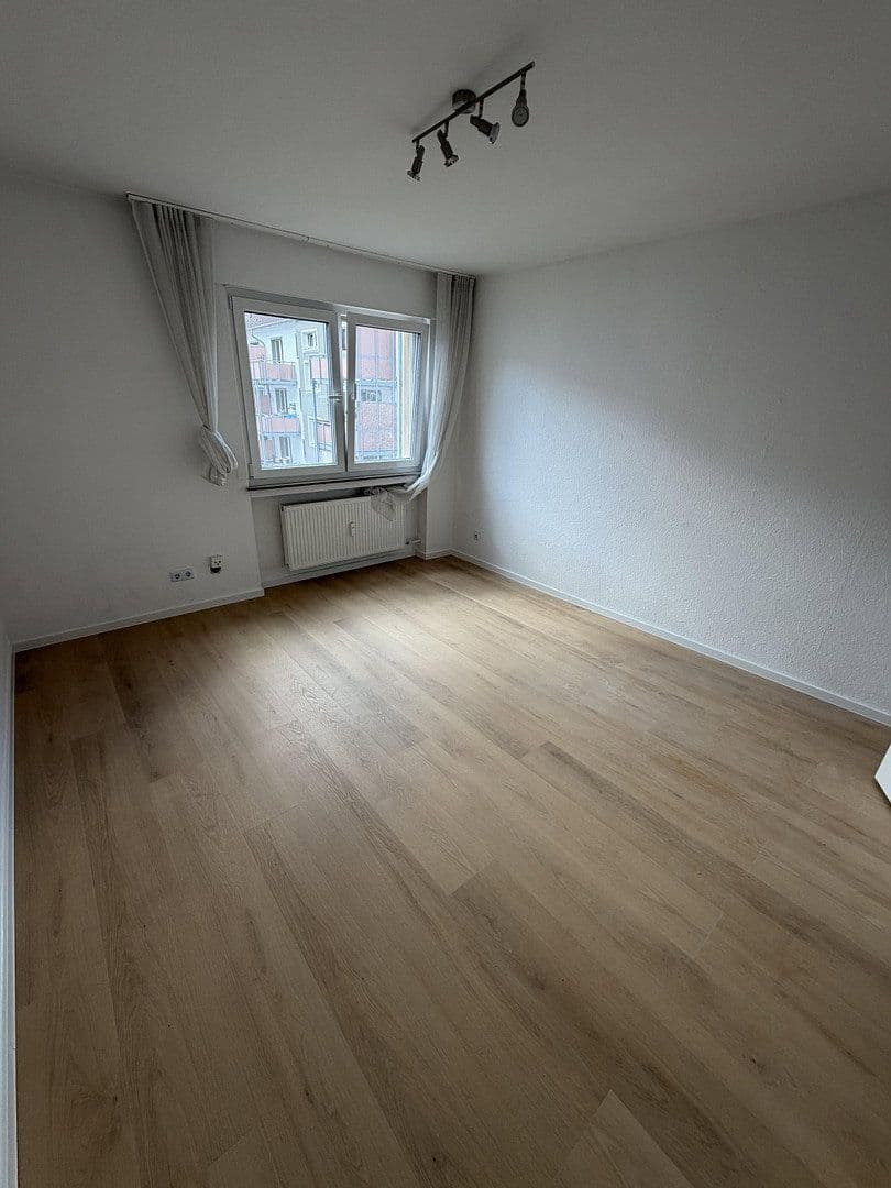 Prenájom bytu 2-izbový 60 m², Frankfurt, Hesensko Prenájom bytu 2-izbový 60 m², Frankfurt, Hesensko