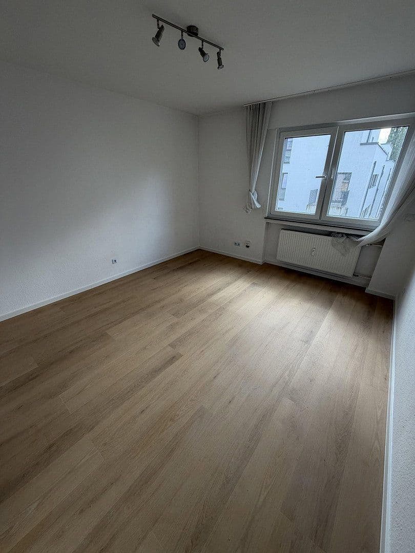 Prenájom bytu 2-izbový 60 m², Frankfurt, Hesensko Prenájom bytu 2-izbový 60 m², Frankfurt, Hesensko