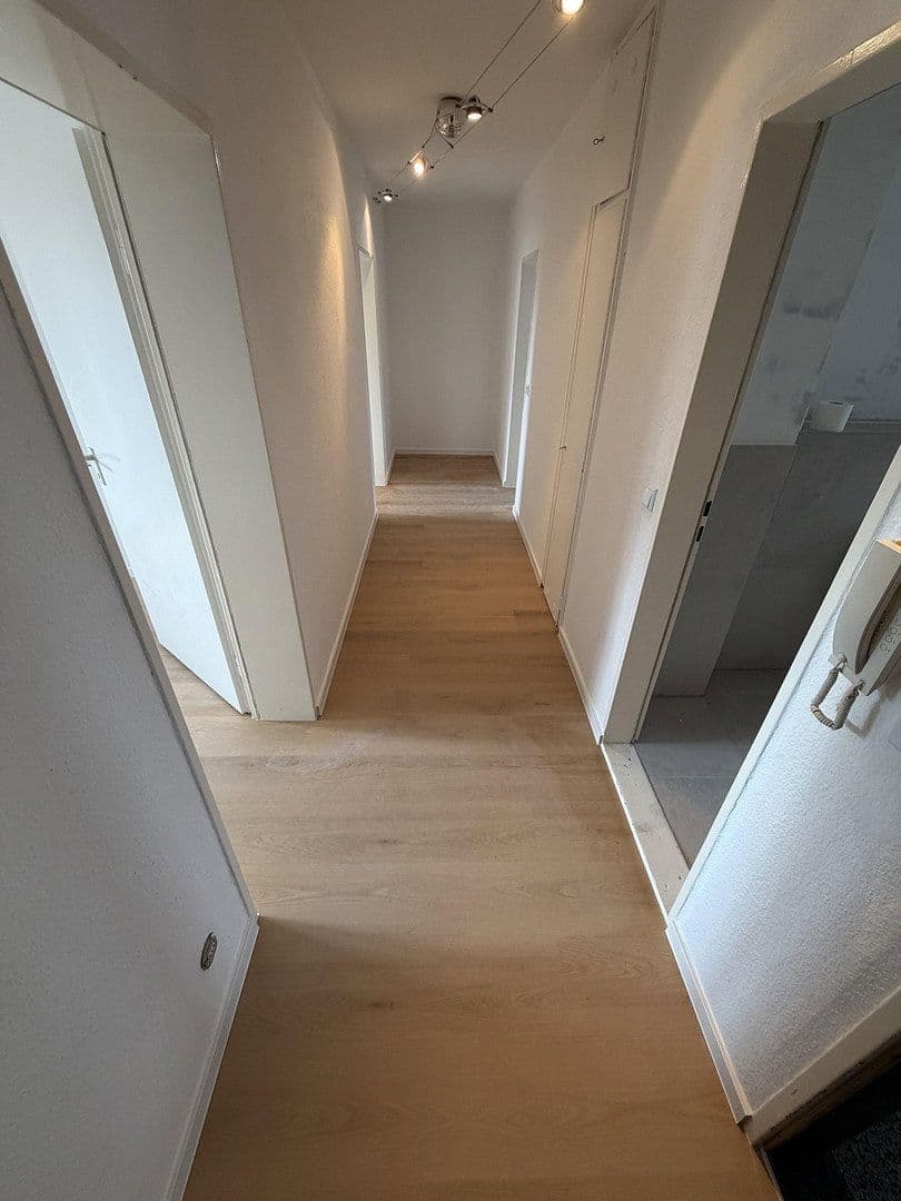 Prenájom bytu 2-izbový 60 m², Frankfurt, Hesensko Prenájom bytu 2-izbový 60 m², Frankfurt, Hesensko