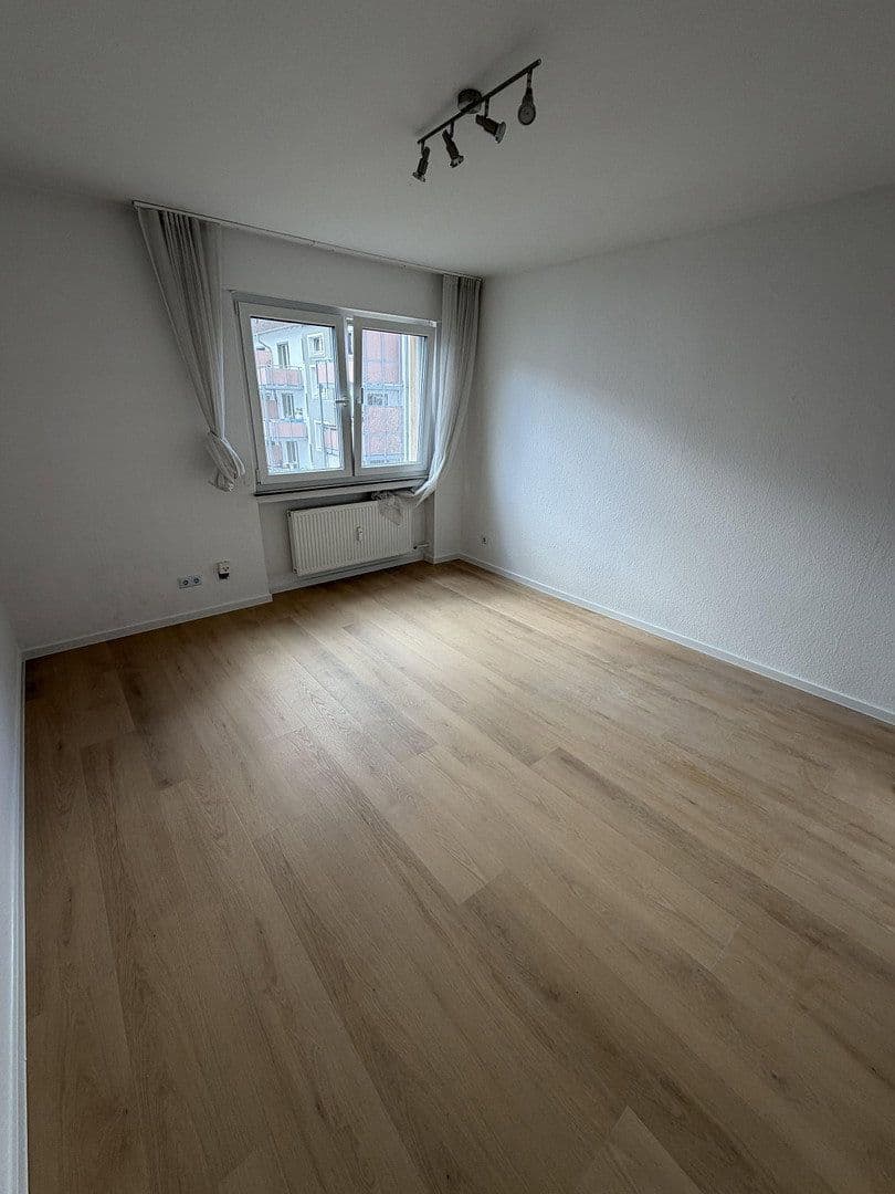 Prenájom bytu 2-izbový 60 m², Frankfurt, Hesensko Prenájom bytu 2-izbový 60 m², Frankfurt, Hesensko
