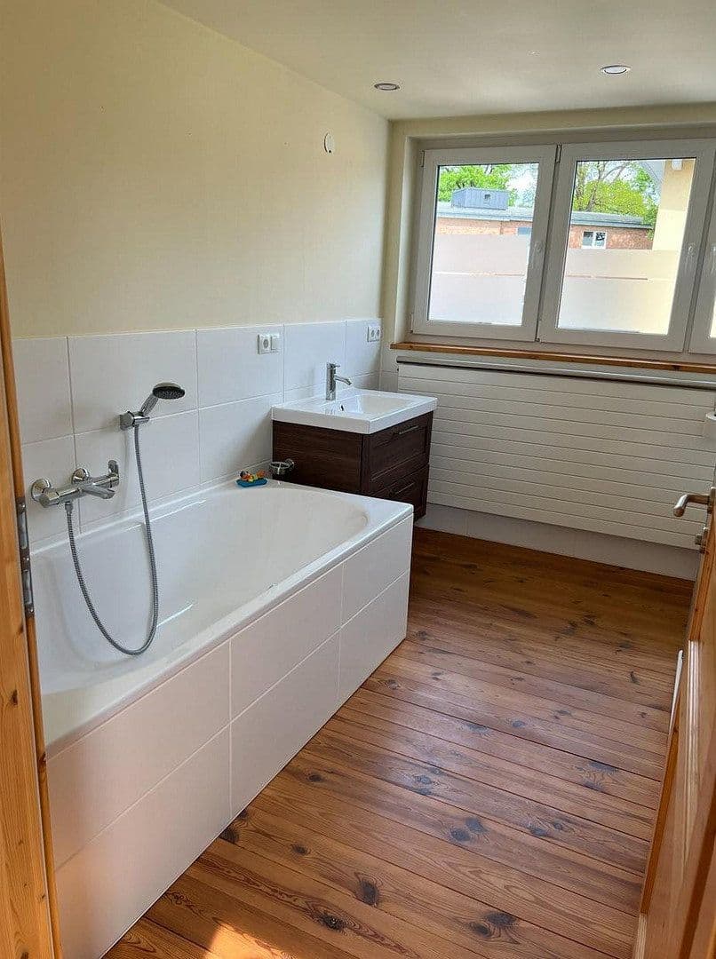 Predaj domu 114 m², pozemok 945 m², Westerweg 2, Gifhorn, Dolné Sasko Predaj domu 114 m², pozemok 945 m², Westerweg 2, Gifhorn, Dolné Sasko