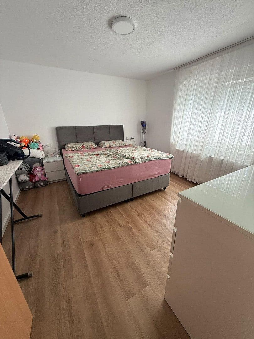 Prenájom bytu 3-izbový 77 m², Elisabethenstr. 4, Ulm, Bádensko-Wurttembersko Prenájom bytu 3-izbový 77 m², Elisabethenstr. 4, Ulm, Bádensko-Wurttembersko