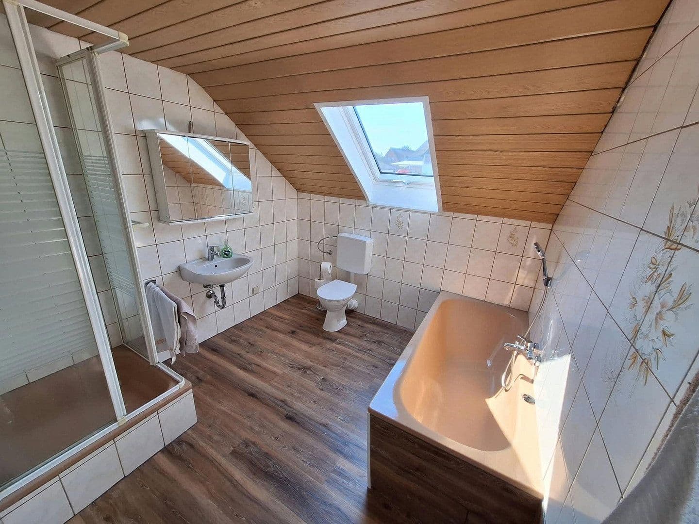 Prenájom bytu 3-izbový 95 m², Neuberg, Hesensko Prenájom bytu 3-izbový 95 m², Neuberg, Hesensko