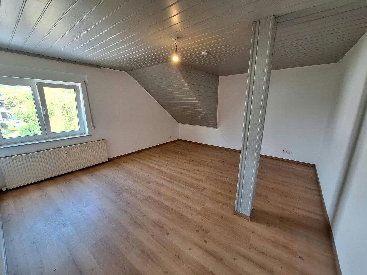Prenájom bytu 3-izbový 95 m², Neuberg, Hesensko Prenájom bytu 3-izbový 95 m², Neuberg, Hesensko