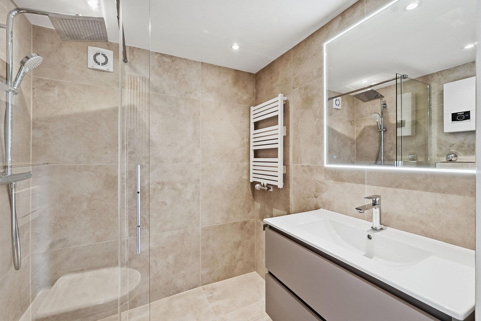 Predaj bytu 3-izbový 75 m², Düsseldorf, Severné Porýnie - Westfálsko Predaj bytu 3-izbový 75 m², Düsseldorf, Severné Porýnie - Westfálsko
