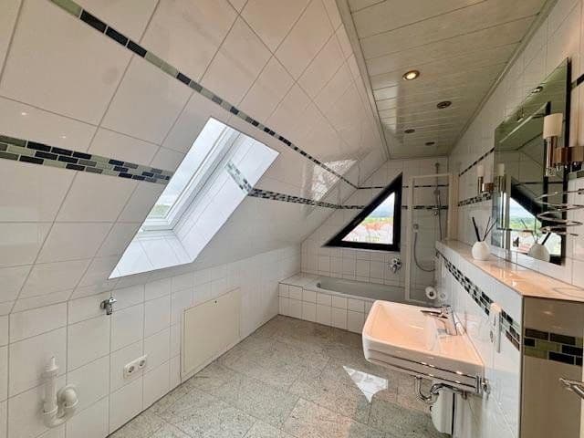Predaj domu 363 m², pozemok 877 m², Greifenklaustraße 12, Reckendorf, Bavorsko Predaj domu 363 m², pozemok 877 m², Greifenklaustraße 12, Reckendorf, Bavorsko