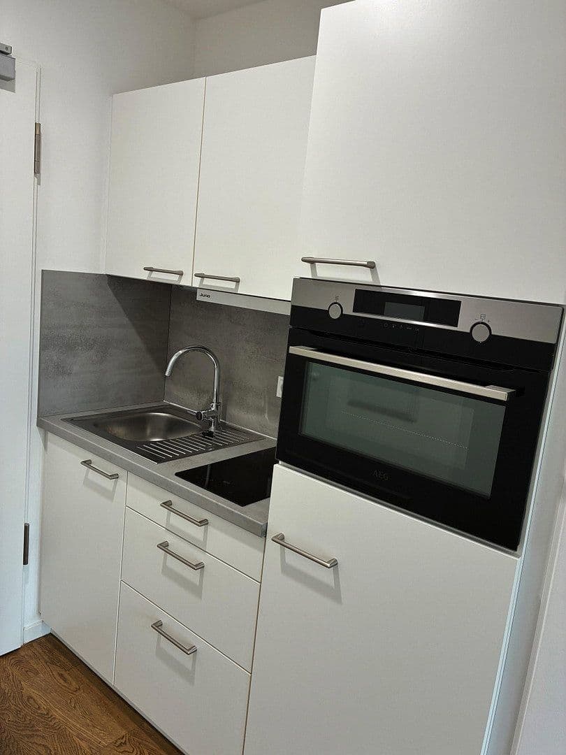 Prenájom bytu 1-izbový 25 m², Berlin, Berlín Prenájom bytu 1-izbový 25 m², Berlin, Berlín