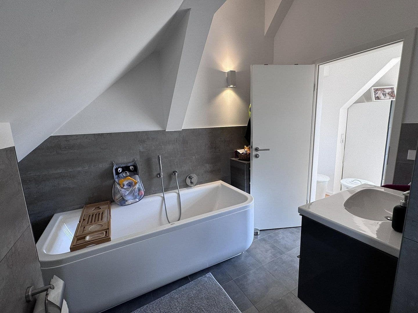 Predaj bytu 3-izbový 93 m², Stuttgart, Bádensko-Wurttembersko Predaj bytu 3-izbový 93 m², Stuttgart, Bádensko-Wurttembersko