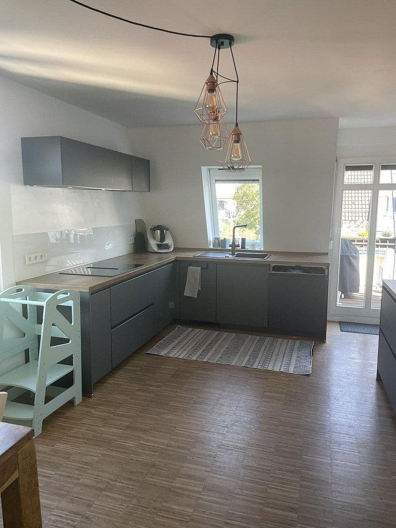 Predaj bytu 3-izbový 93 m², Stuttgart, Bádensko-Wurttembersko Predaj bytu 3-izbový 93 m², Stuttgart, Bádensko-Wurttembersko