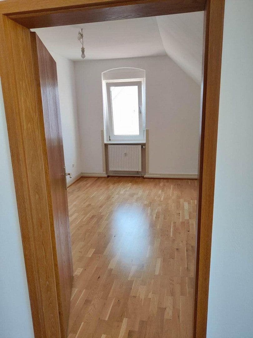 Prenájom bytu 4-izbový 95 m², Mannheim, Bádensko-Wurttembersko Prenájom bytu 4-izbový 95 m², Mannheim, Bádensko-Wurttembersko