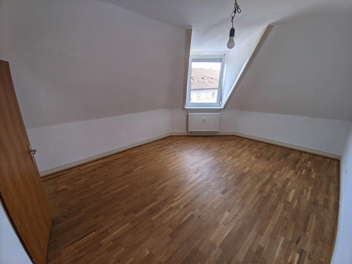 Prenájom bytu 4-izbový 95 m², Mannheim, Bádensko-Wurttembersko Prenájom bytu 4-izbový 95 m², Mannheim, Bádensko-Wurttembersko