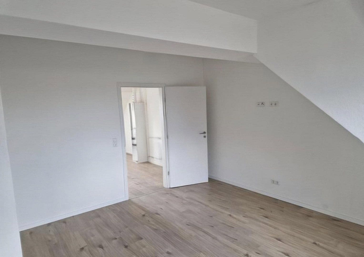 Predaj bytu 2-izbový 57 m², Ludwigshafen, Porýnie-Falcko Predaj bytu 2-izbový 57 m², Ludwigshafen, Porýnie-Falcko