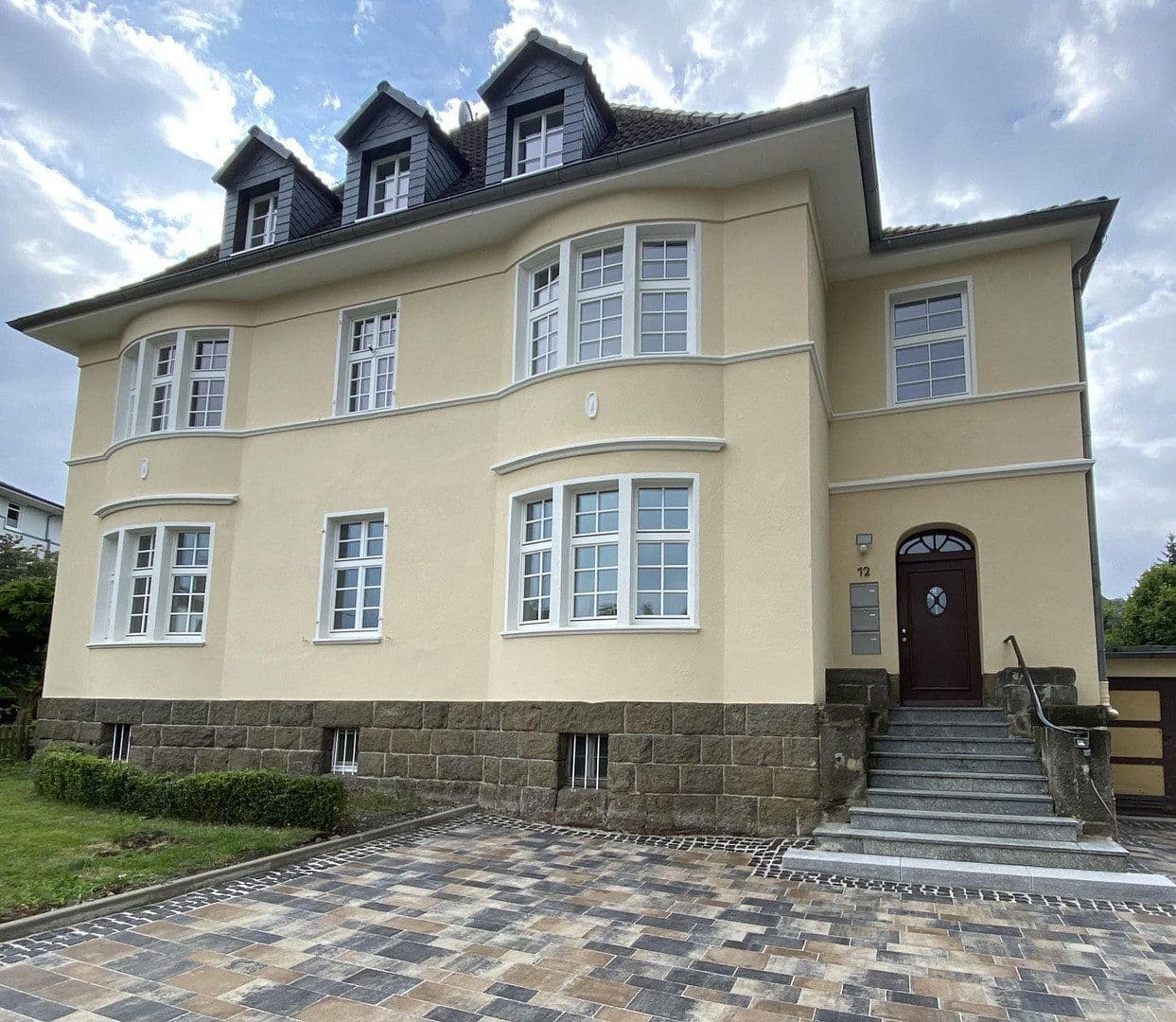 Prenájom bytu 3-izbový 150 m², Döncheweg 12, Kassel, Hesensko Prenájom bytu 3-izbový 150 m², Döncheweg 12, Kassel, Hesensko