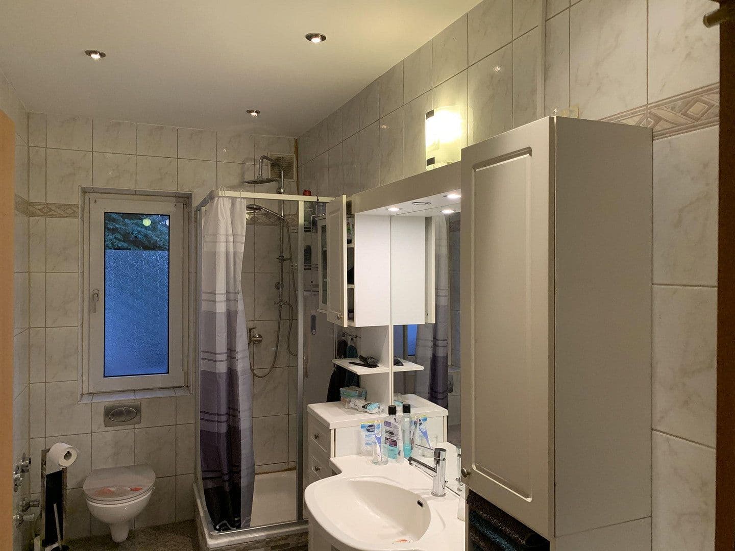 Prenájom bytu 3-izbový 88 m², Essen (Holsterhausen), Severné Porýnie - Westfálsko Prenájom bytu 3-izbový 88 m², Essen (Holsterhausen), Severné Porýnie - Westfálsko