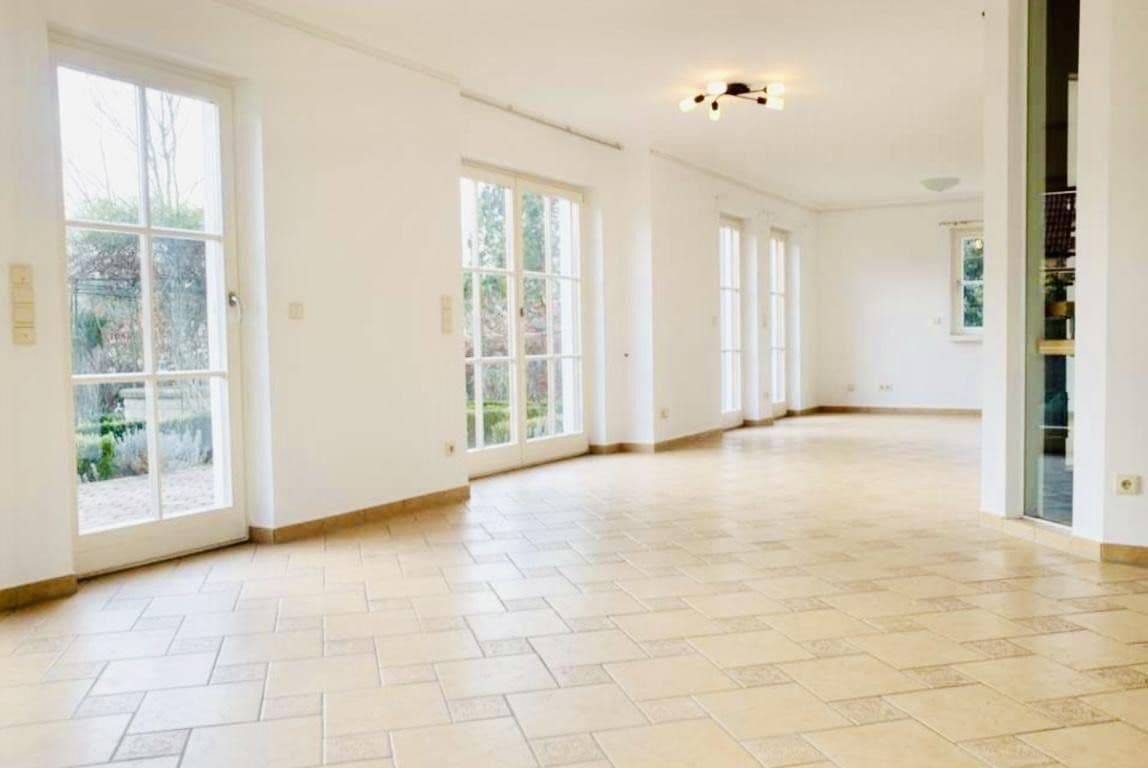 Prenájom domu 330 m², pozemok 1.100 m², Haimhausen, Bavorsko Prenájom domu 330 m², pozemok 1.100 m², Haimhausen, Bavorsko