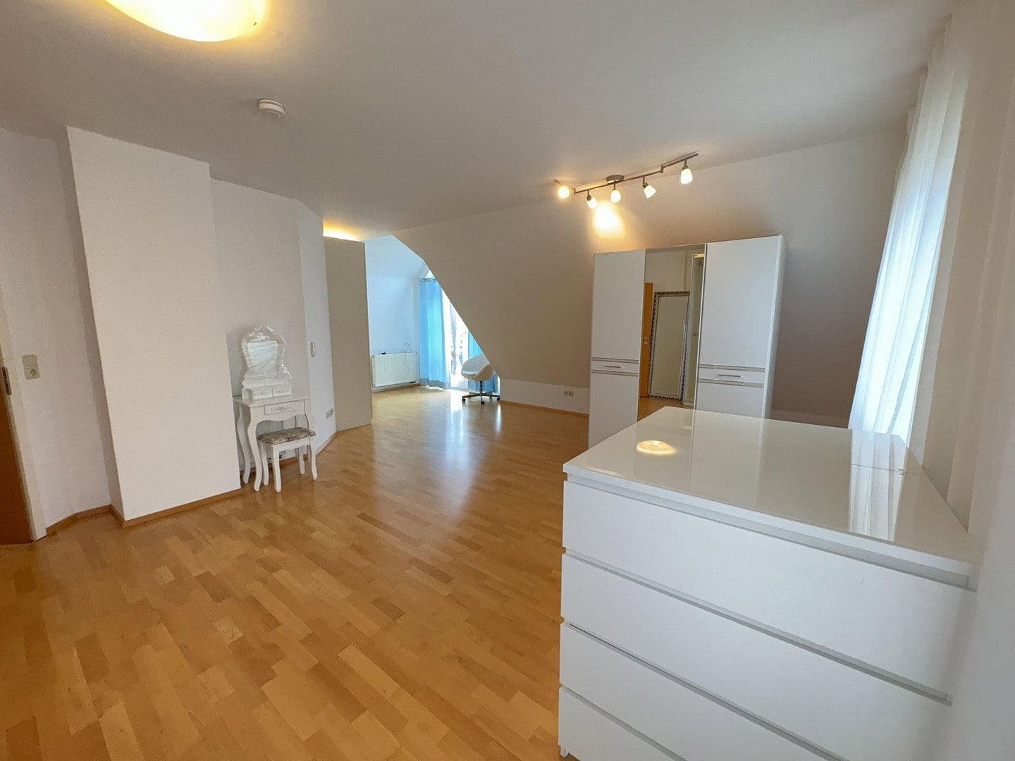 Prenájom domu 330 m², pozemok 1.100 m², Haimhausen, Bavorsko Prenájom domu 330 m², pozemok 1.100 m², Haimhausen, Bavorsko