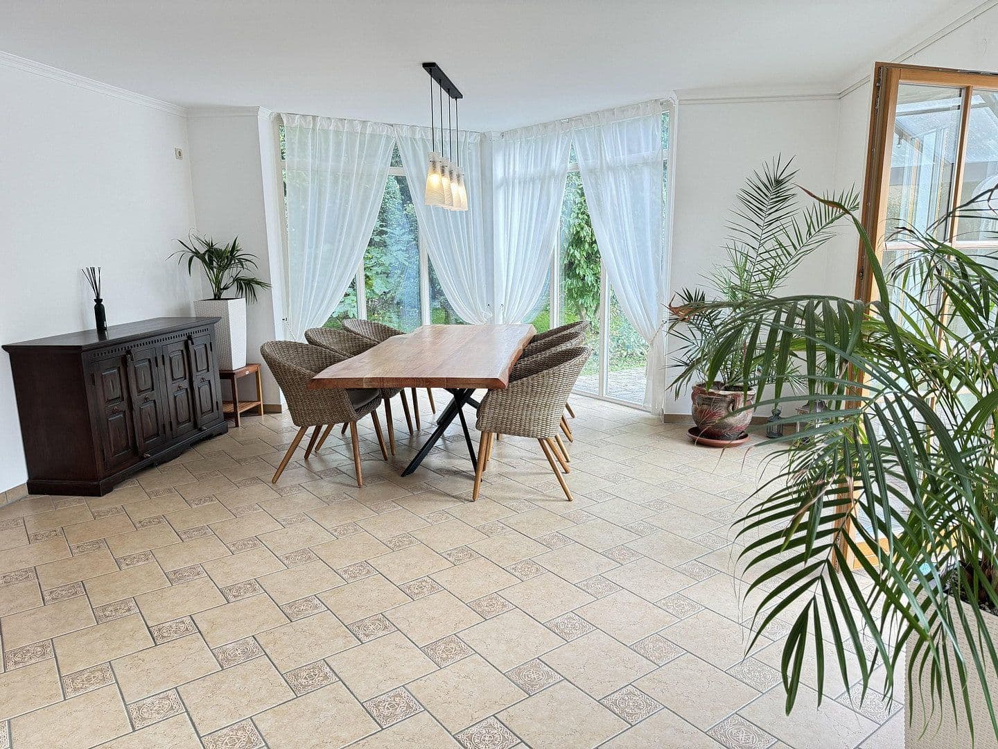 Prenájom domu 330 m², pozemok 1.100 m², Haimhausen, Bavorsko Prenájom domu 330 m², pozemok 1.100 m², Haimhausen, Bavorsko