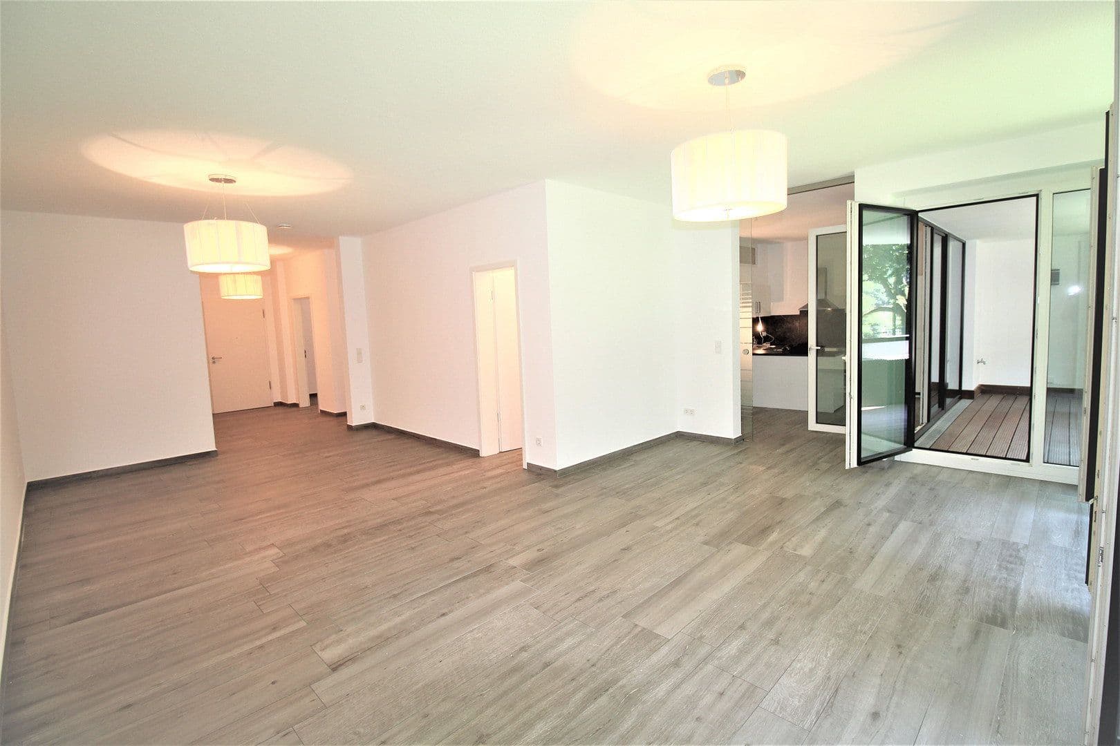 Prenájom bytu 3-izbový 128 m², Contrescarpe 95-97, Bremen, Brémy Prenájom bytu 3-izbový 128 m², Contrescarpe 95-97, Bremen, Brémy