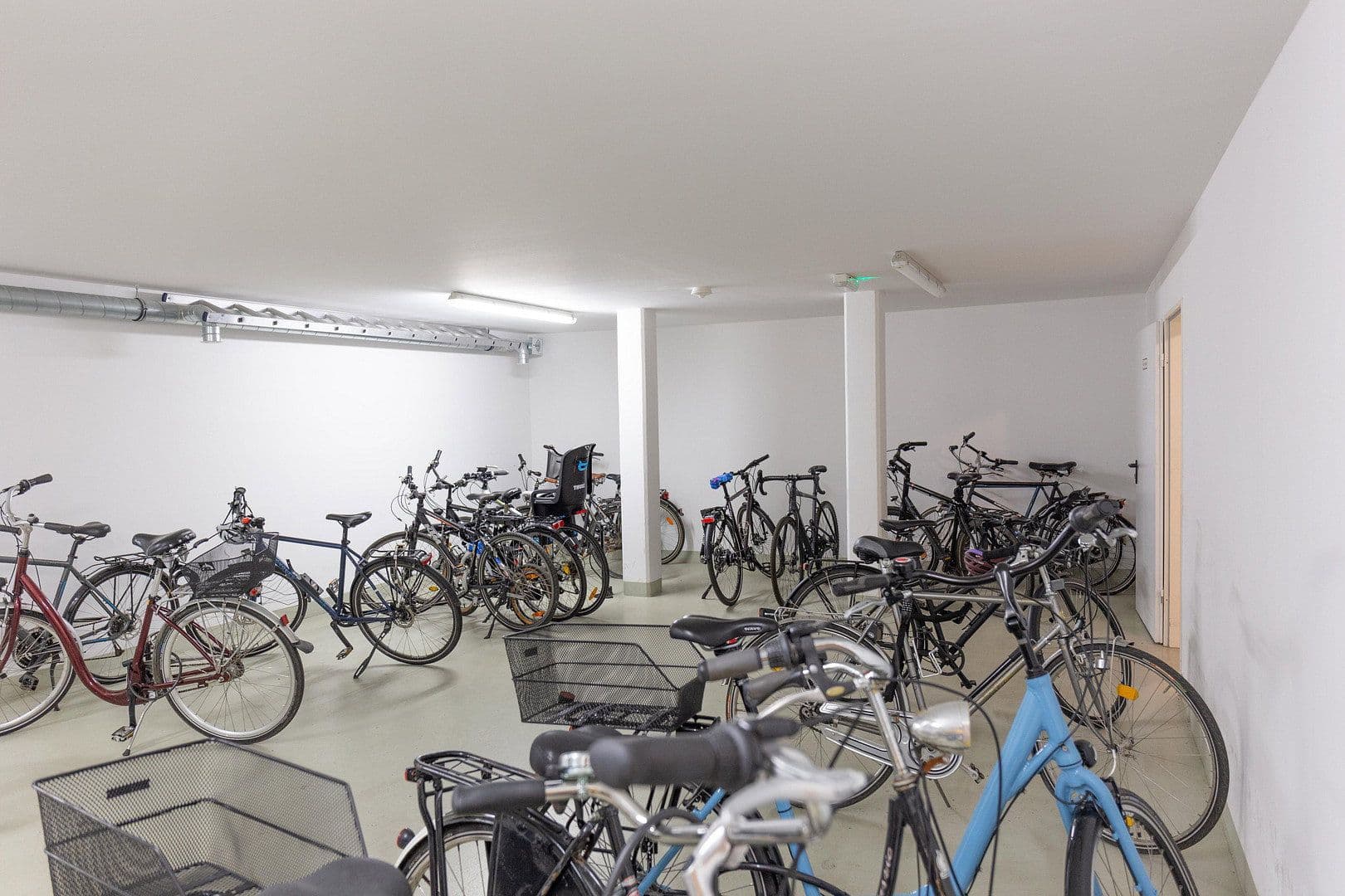 Prenájom bytu 3-izbový 128 m², Contrescarpe 95-97, Bremen, Brémy Prenájom bytu 3-izbový 128 m², Contrescarpe 95-97, Bremen, Brémy