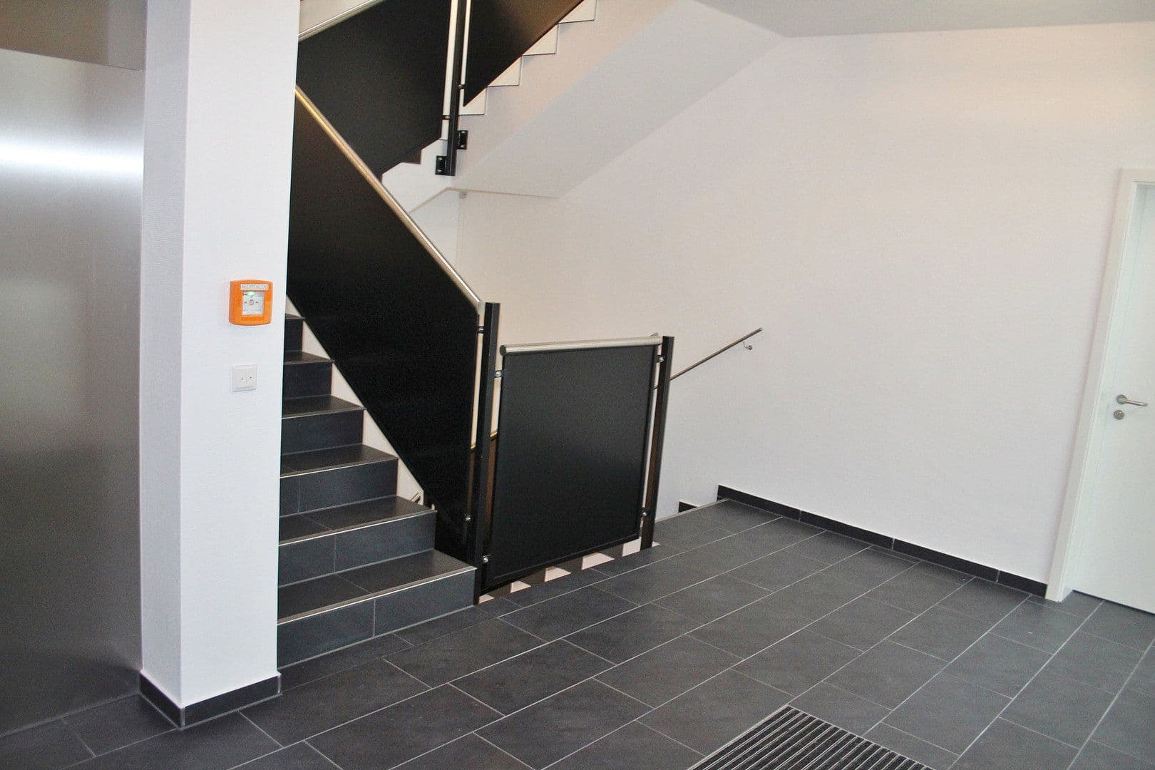 Prenájom bytu 3-izbový 128 m², Contrescarpe 95-97, Bremen, Brémy Prenájom bytu 3-izbový 128 m², Contrescarpe 95-97, Bremen, Brémy