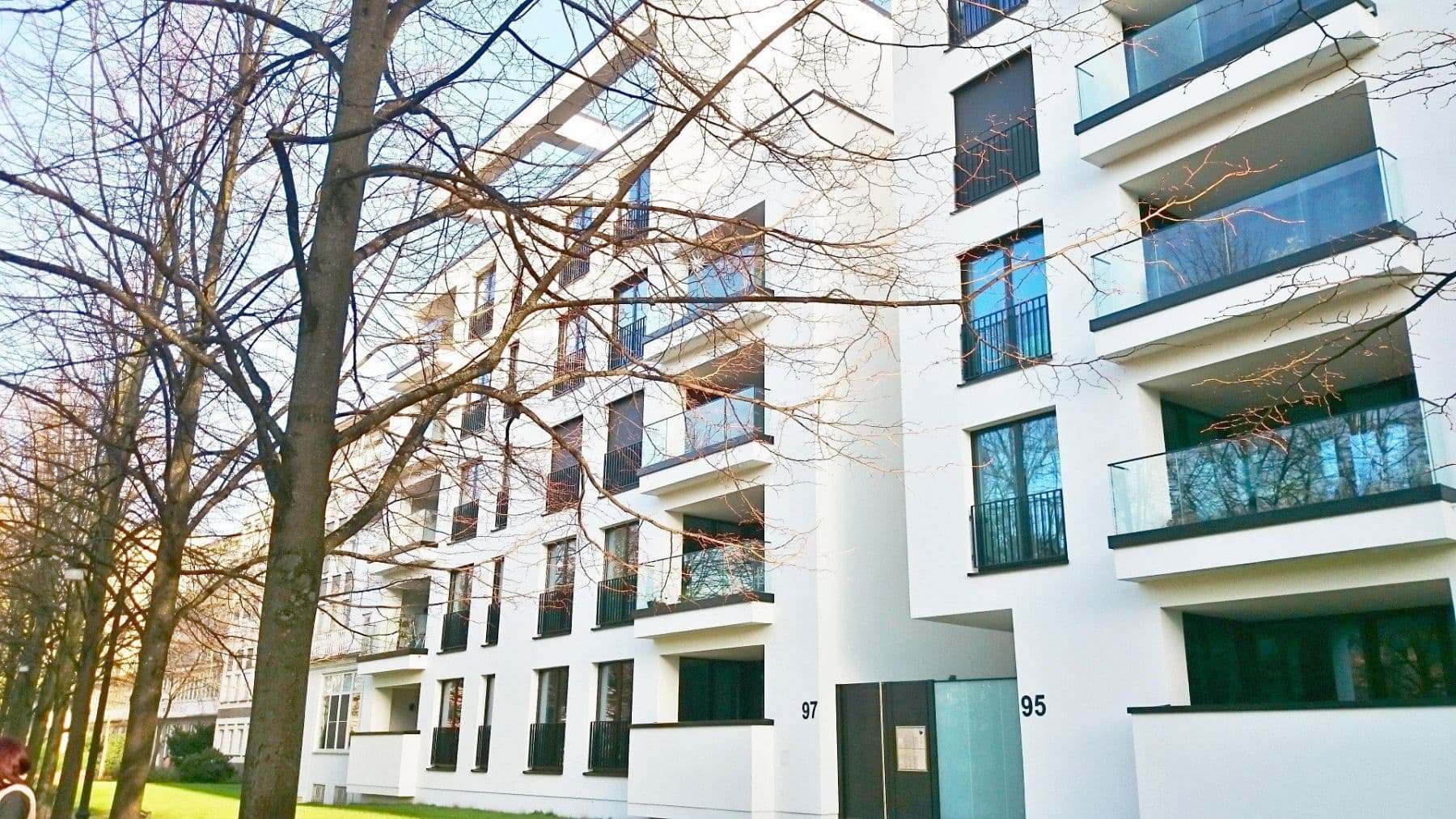 Prenájom bytu 3-izbový 128 m², Contrescarpe 95-97, Bremen, Brémy Prenájom bytu 3-izbový 128 m², Contrescarpe 95-97, Bremen, Brémy