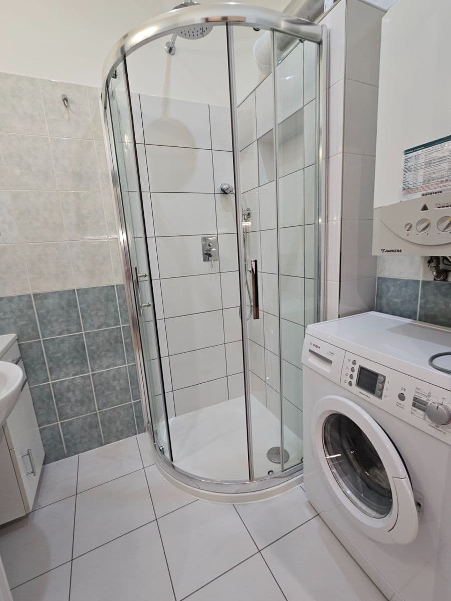 Prenájom bytu 1-izbový 37 m², Prouzova, Praha, Praha Prenájom bytu 1-izbový 37 m², Prouzova, Praha, Praha