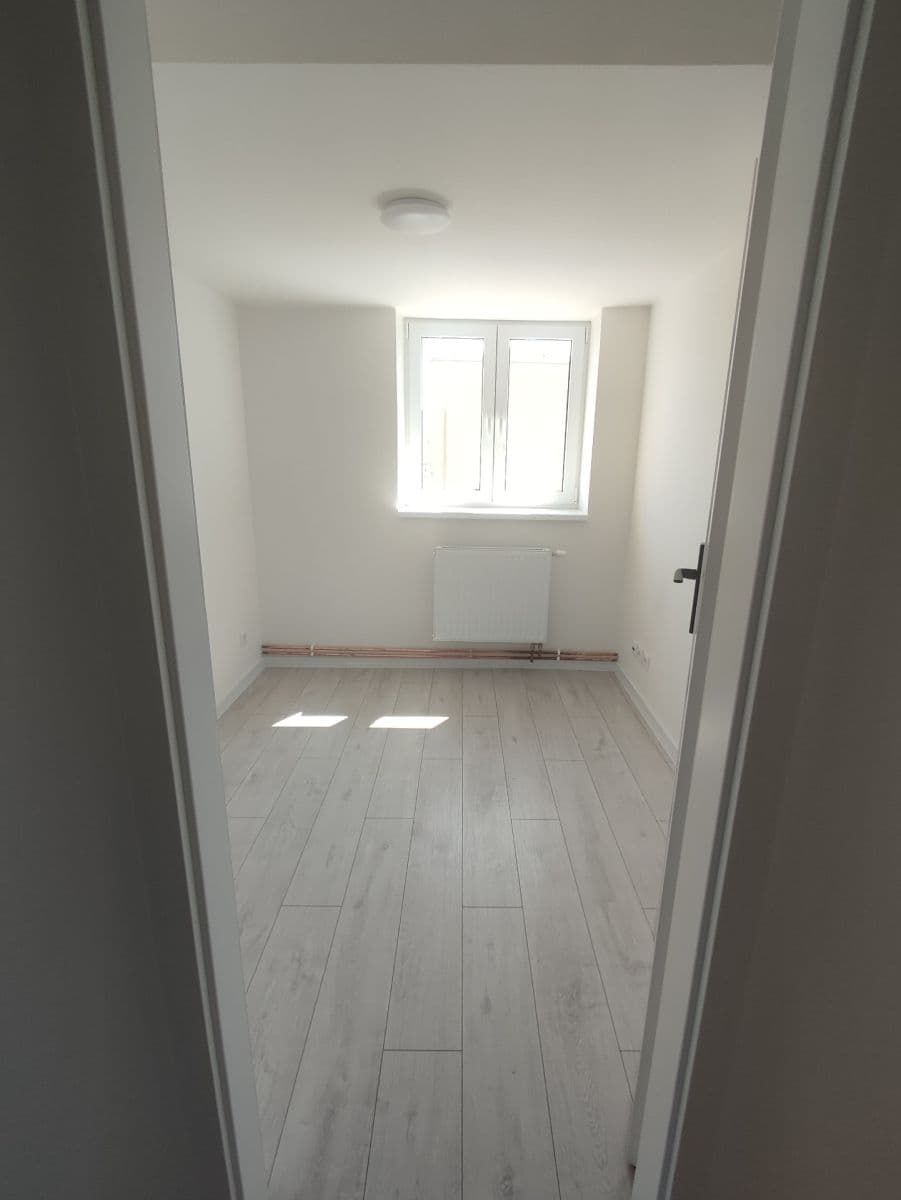 Prenájom bytu 4-izbový 80 m², Borový vrch, Liberec, Liberecký kraj Prenájom bytu 4-izbový 80 m², Borový vrch, Liberec, Liberecký kraj