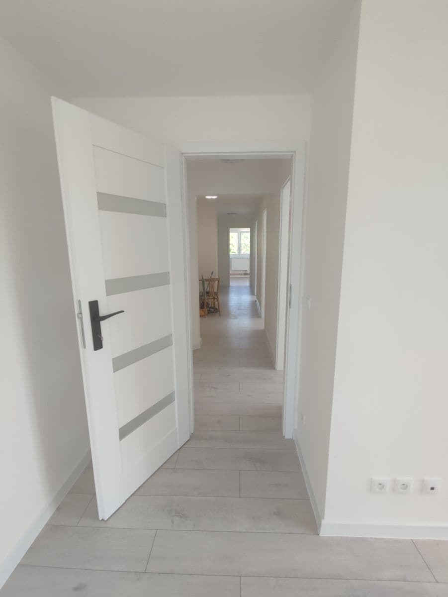 Prenájom bytu 4-izbový 80 m², Borový vrch, Liberec, Liberecký kraj Prenájom bytu 4-izbový 80 m², Borový vrch, Liberec, Liberecký kraj