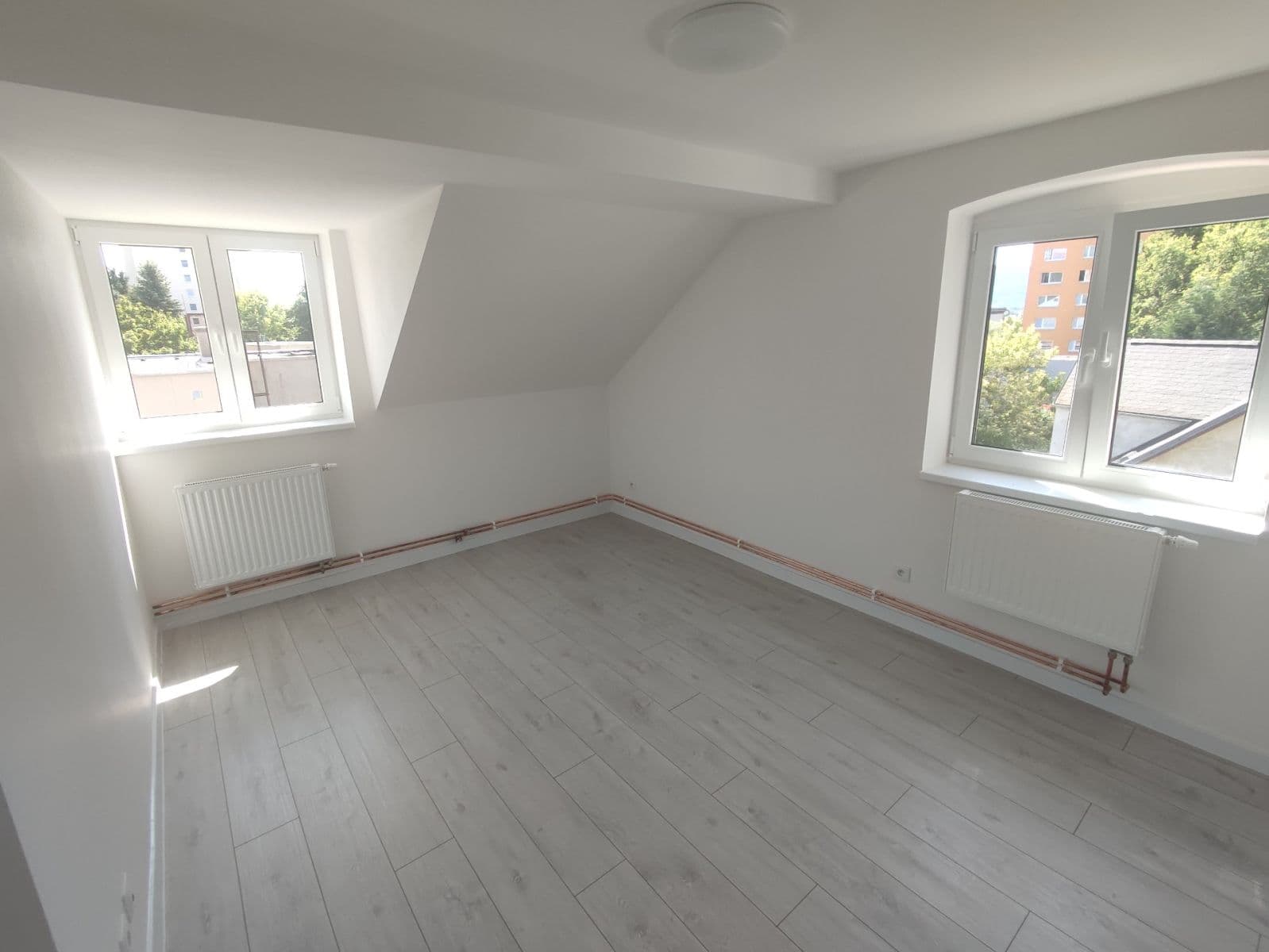 Prenájom bytu 4-izbový 80 m², Borový vrch, Liberec, Liberecký kraj Prenájom bytu 4-izbový 80 m², Borový vrch, Liberec, Liberecký kraj