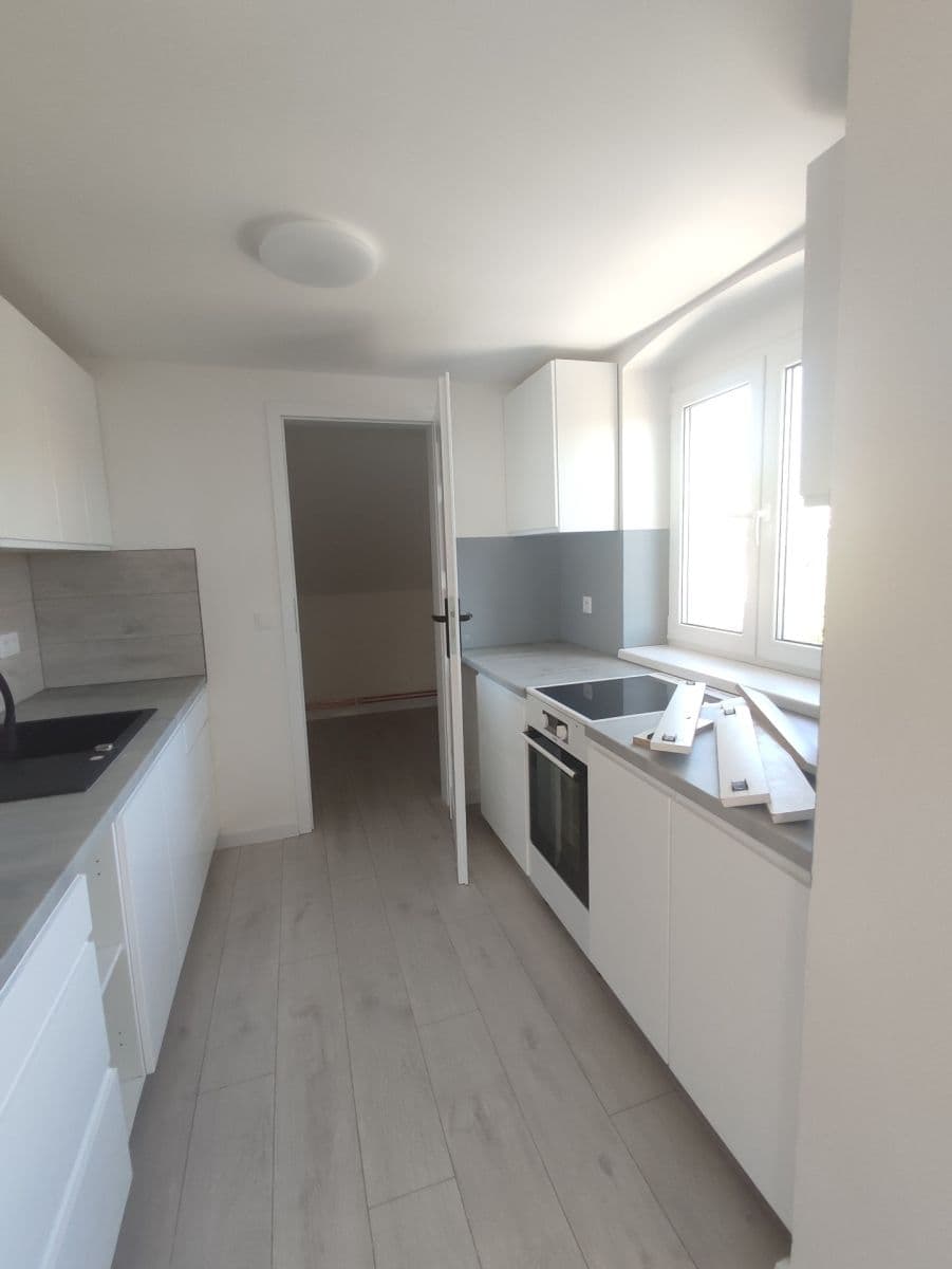Prenájom bytu 4-izbový 80 m², Borový vrch, Liberec, Liberecký kraj Prenájom bytu 4-izbový 80 m², Borový vrch, Liberec, Liberecký kraj