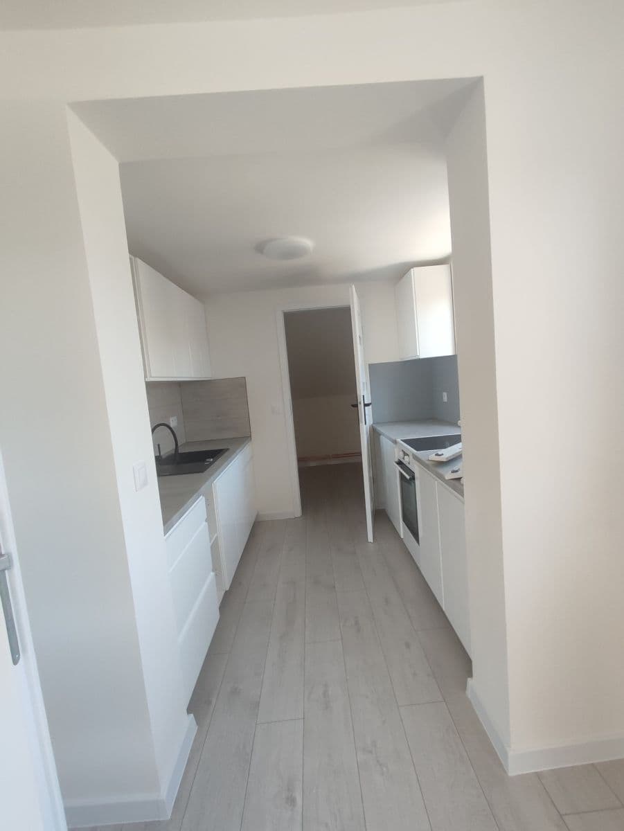 Prenájom bytu 4-izbový 80 m², Borový vrch, Liberec, Liberecký kraj Prenájom bytu 4-izbový 80 m², Borový vrch, Liberec, Liberecký kraj