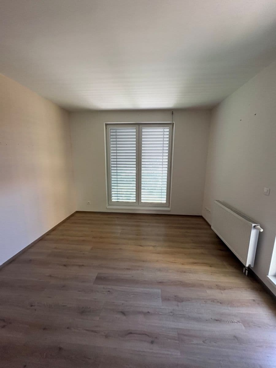 Prenájom bytu 1-izbový 37 m², Nad Úžlabinou, Praha, Praha Prenájom bytu 1-izbový 37 m², Nad Úžlabinou, Praha, Praha