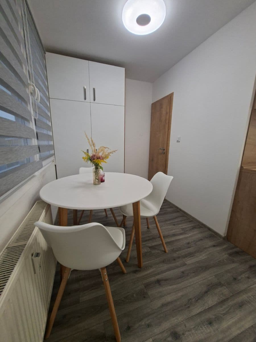 Prenájom bytu 2-izbový 61 m², Česká, Prachatice, Jihočeský kraj Prenájom bytu 2-izbový 61 m², Česká, Prachatice, Jihočeský kraj
