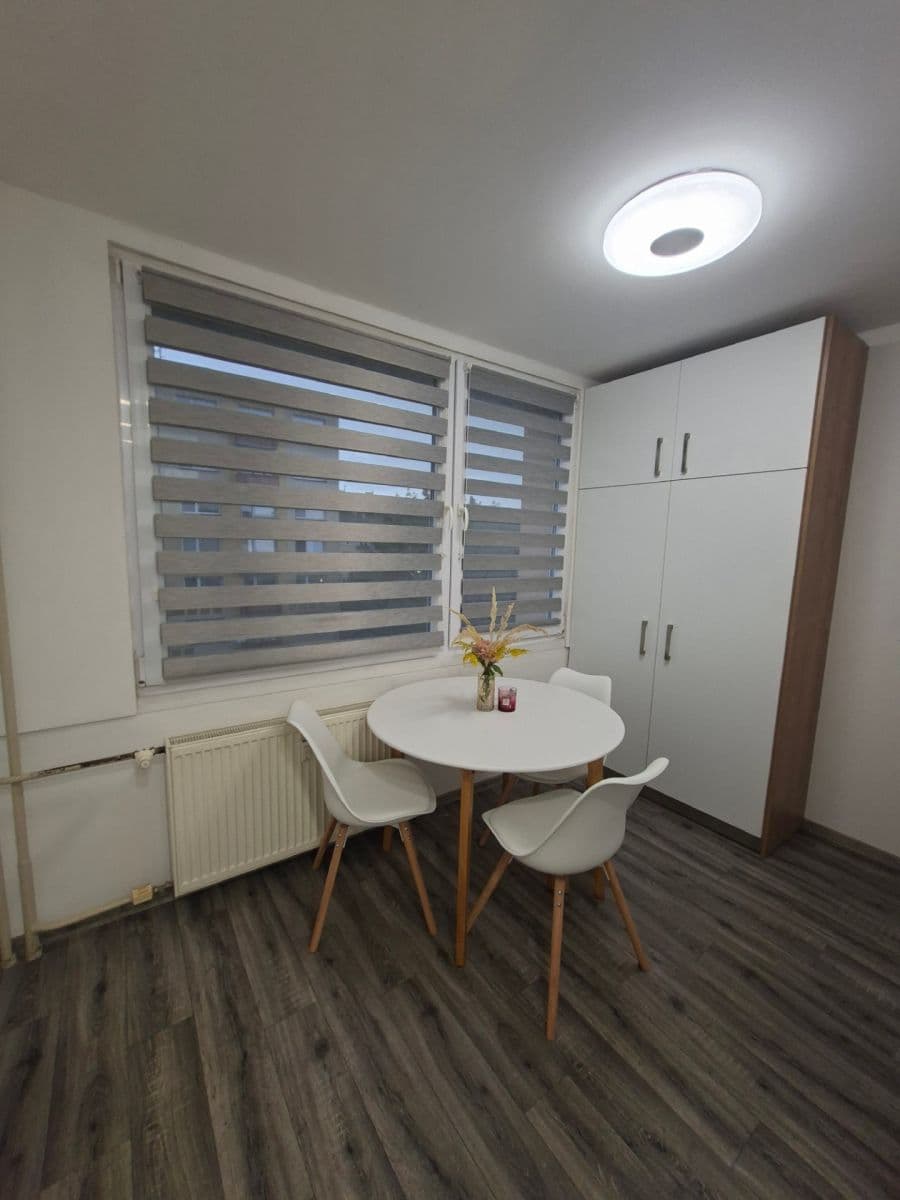 Prenájom bytu 2-izbový 61 m², Česká, Prachatice, Jihočeský kraj Prenájom bytu 2-izbový 61 m², Česká, Prachatice, Jihočeský kraj