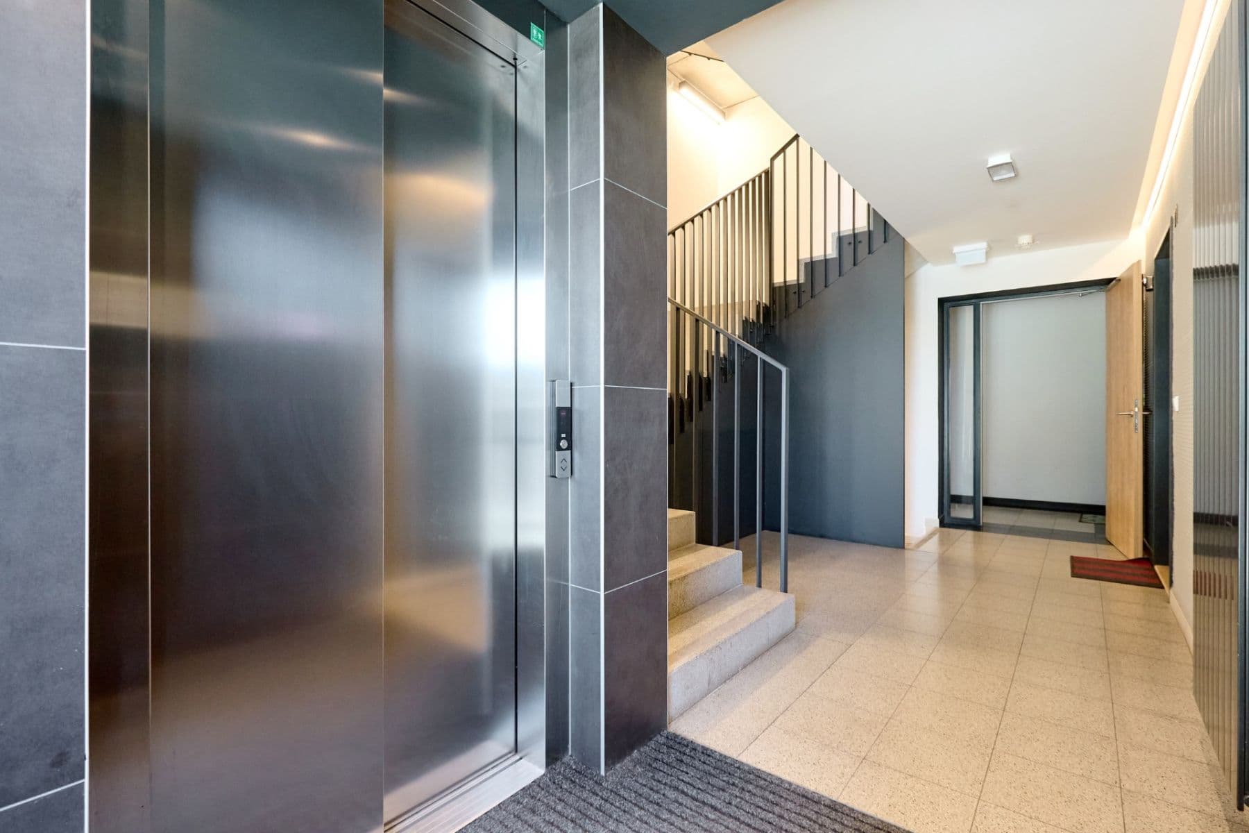 Prenájom bytu 2-izbový 40 m², Novovysočanská, Praha, Praha Prenájom bytu 2-izbový 40 m², Novovysočanská, Praha, Praha