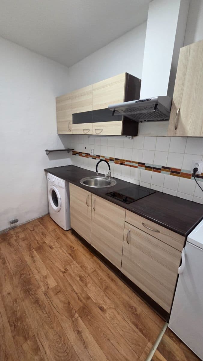 Prenájom bytu 1-izbový 30 m², Votroubkova, Brno, Jihomoravský kraj Prenájom bytu 1-izbový 30 m², Votroubkova, Brno, Jihomoravský kraj