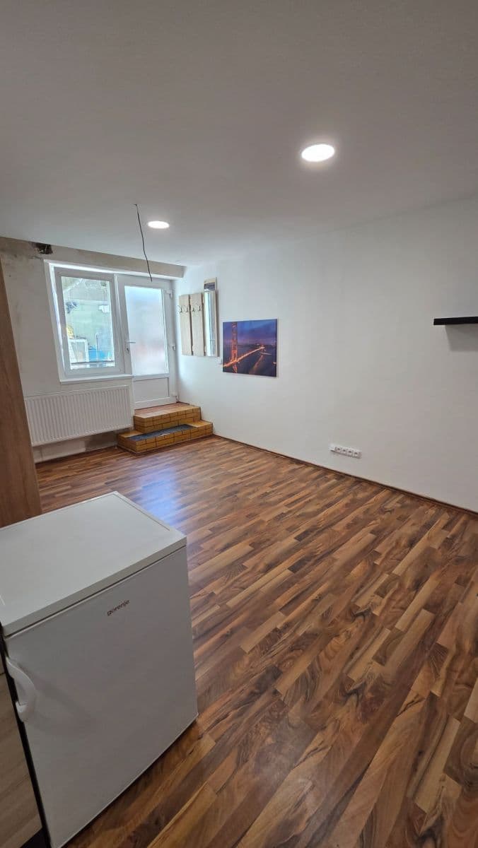 Prenájom bytu 1-izbový 30 m², Votroubkova, Brno, Jihomoravský kraj Prenájom bytu 1-izbový 30 m², Votroubkova, Brno, Jihomoravský kraj