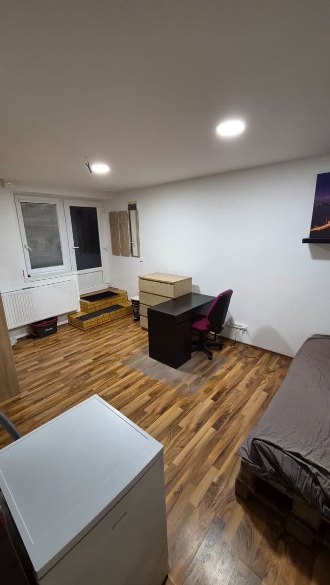 Prenájom bytu 1-izbový 30 m², Votroubkova, Brno, Jihomoravský kraj Prenájom bytu 1-izbový 30 m², Votroubkova, Brno, Jihomoravský kraj