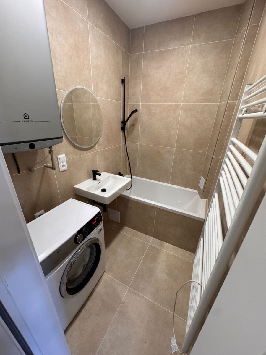 Prenájom bytu 2-izbový 45 m², 5. května, Praha, Praha Prenájom bytu 2-izbový 45 m², 5. května, Praha, Praha