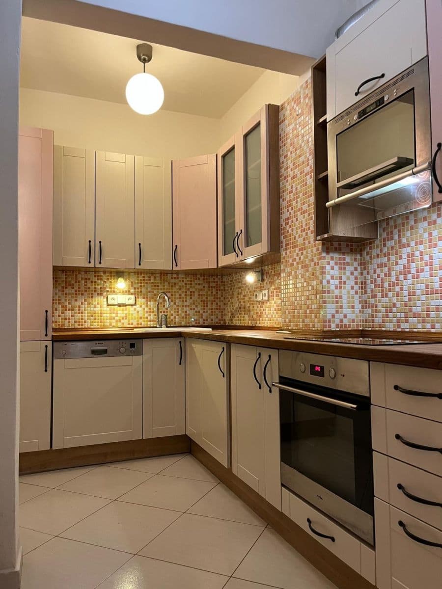 Prenájom bytu 3-izbový 82 m², Radhošťská, Praha, Praha Prenájom bytu 3-izbový 82 m², Radhošťská, Praha, Praha