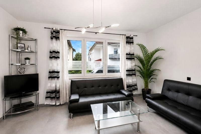Predaj domu 242 m², pozemok 451 m², Friedrichsdorf, Hesensko Predaj domu 242 m², pozemok 451 m², Friedrichsdorf, Hesensko